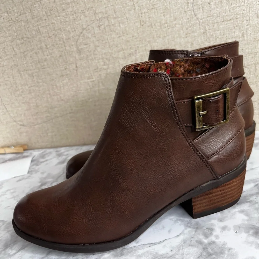 b.o.c. Lydia Dark Brown Ankle Booties with Buckle Sz 6M